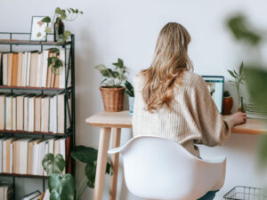 Devletten Ev Hanımları ve Öğrencilere Evden Çalışma Modeli Geliyor